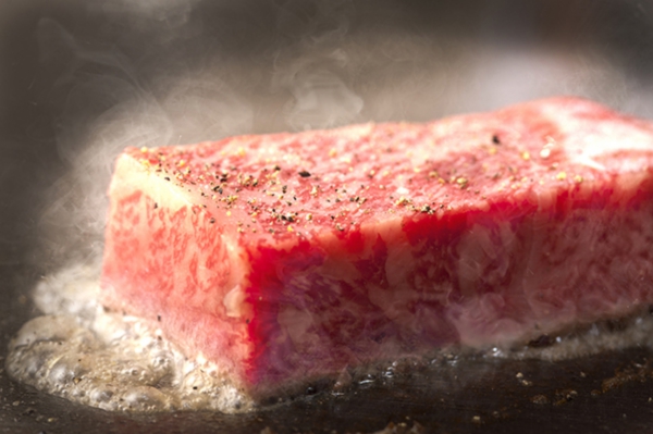 鉄板焼き(ビーフステーキ)の写真